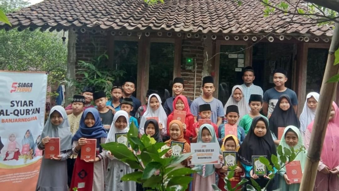 Siaga Peduli Banjarnegara Mendistribusikan Al Qur'an untuk TPQ Desa Bawang dan TPQ Desa Masaran
