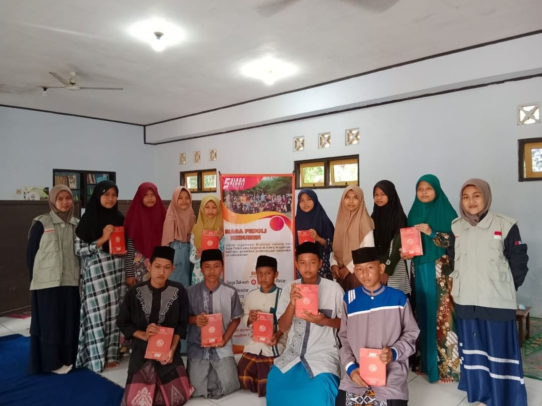Syiar Al-Qur'an Untuk Santiwan dan santriwati TPQ Darussalam Sruweng, Kebumen